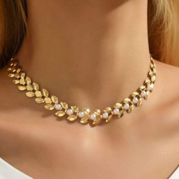 18K Gold Filled Laurel Leaf Pearl Necklace - Picture 2 of 3